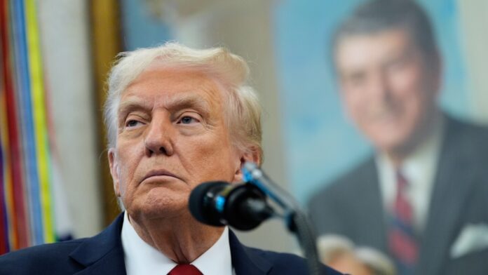 Politicians argue both sides of government shutdown WM - Tag Template