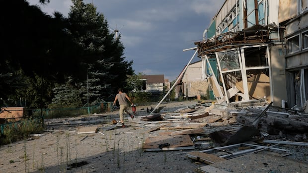 Russian forces advance into another region of Ukraine as peace efforts flounder